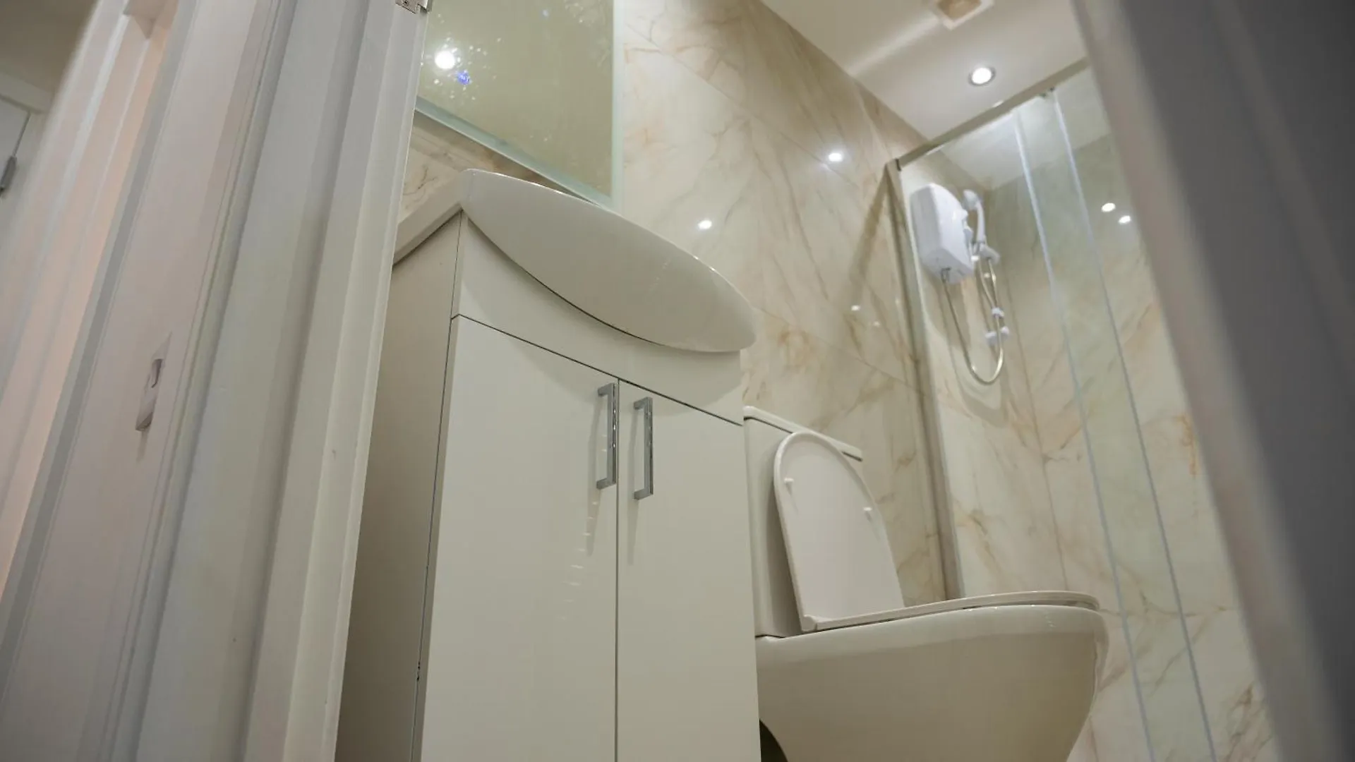 Luxury Two Bedroom Flat - Cardiff City Centre Apartment