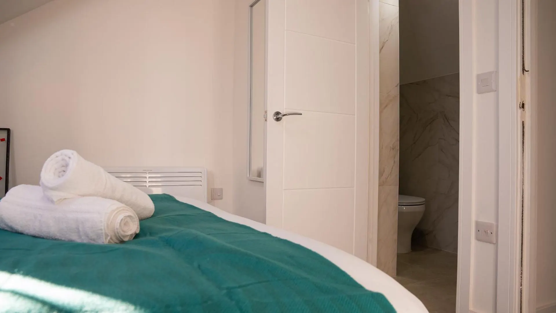 Luxury Two Bedroom Flat - Cardiff City Centre