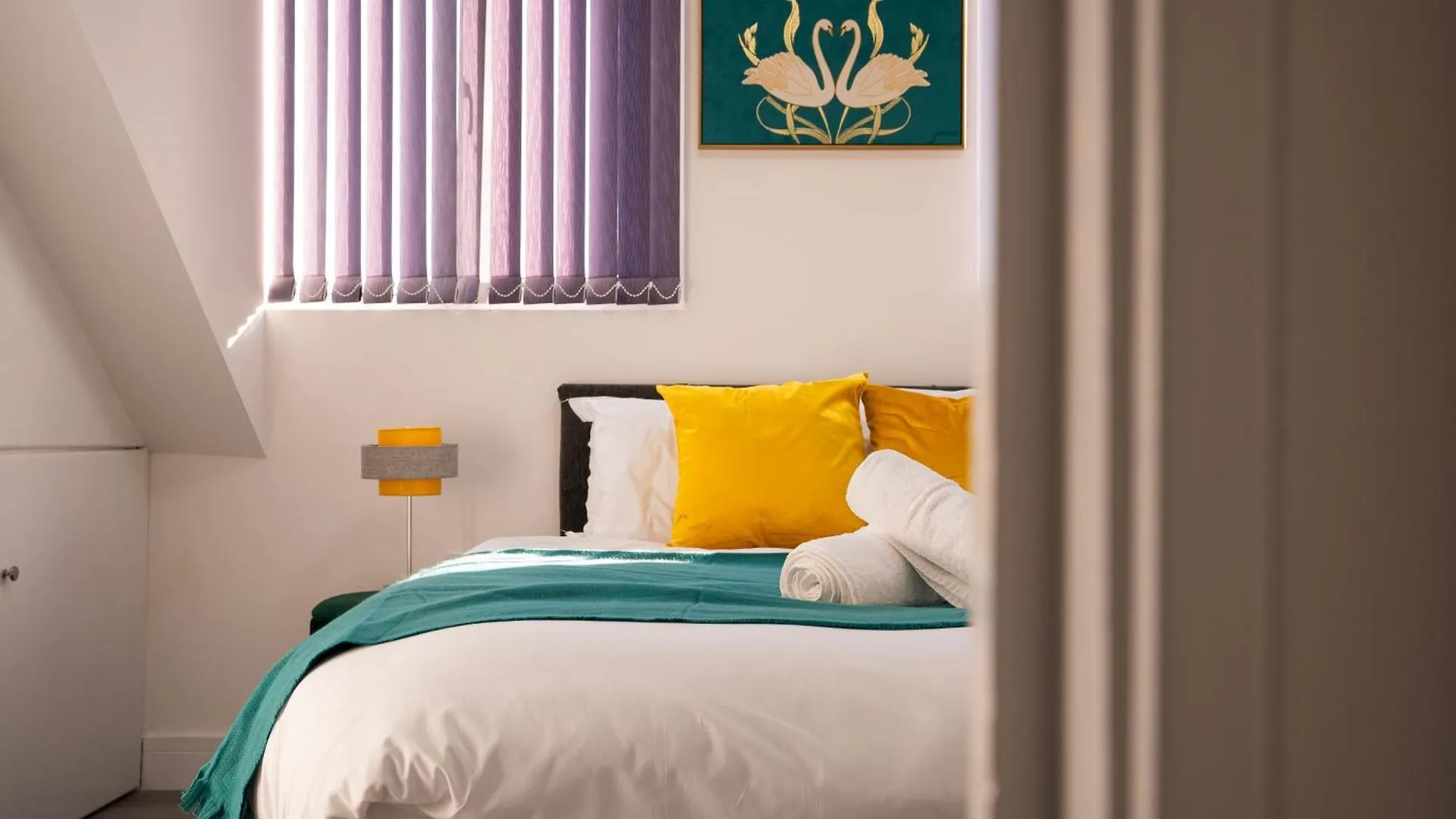 Luxury Two Bedroom Flat - Cardiff City Centre contacts